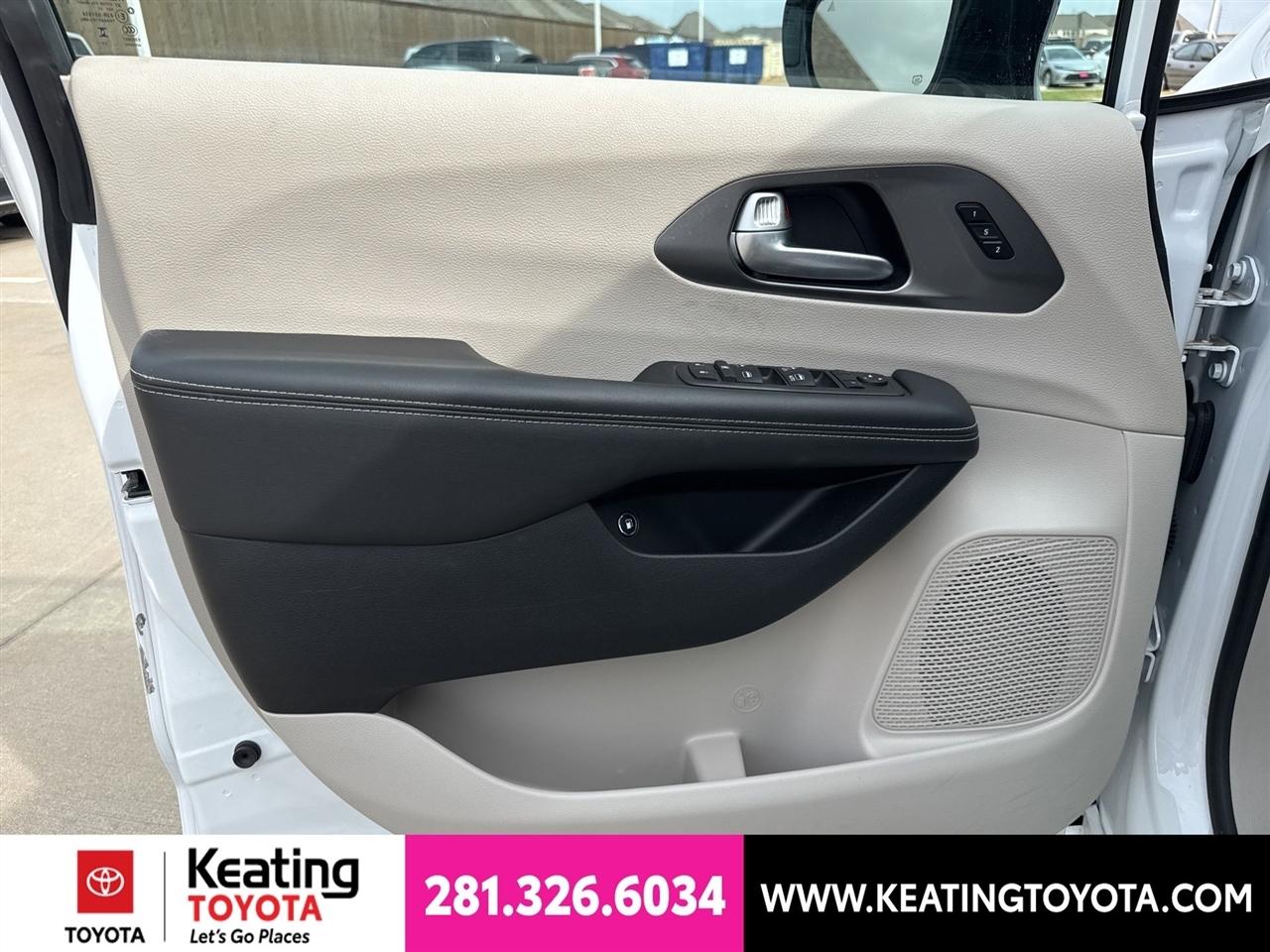 Chrysler Pacifica Hybrid Select 2024