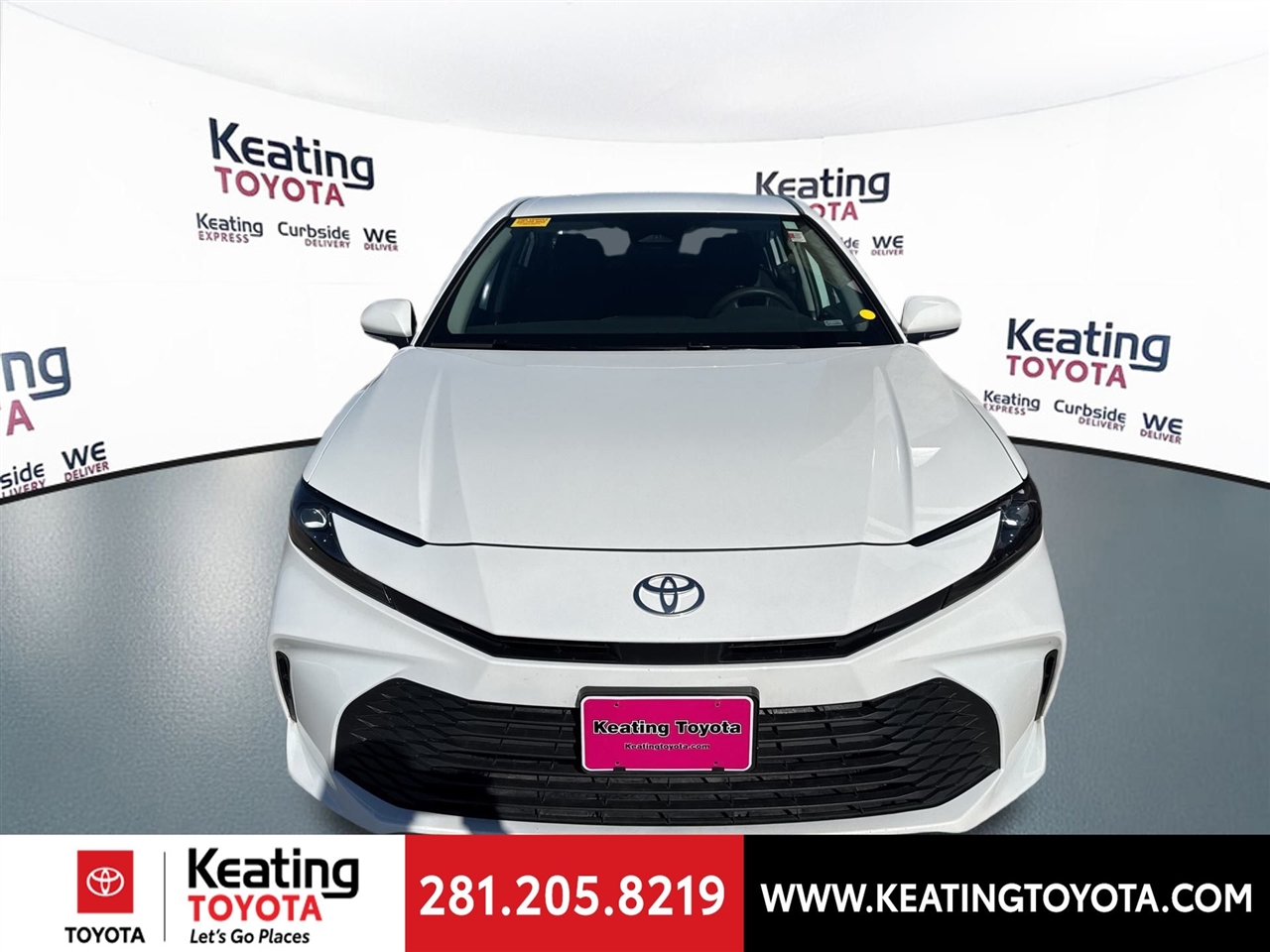 Toyota Camry Hybrid XLE 2025