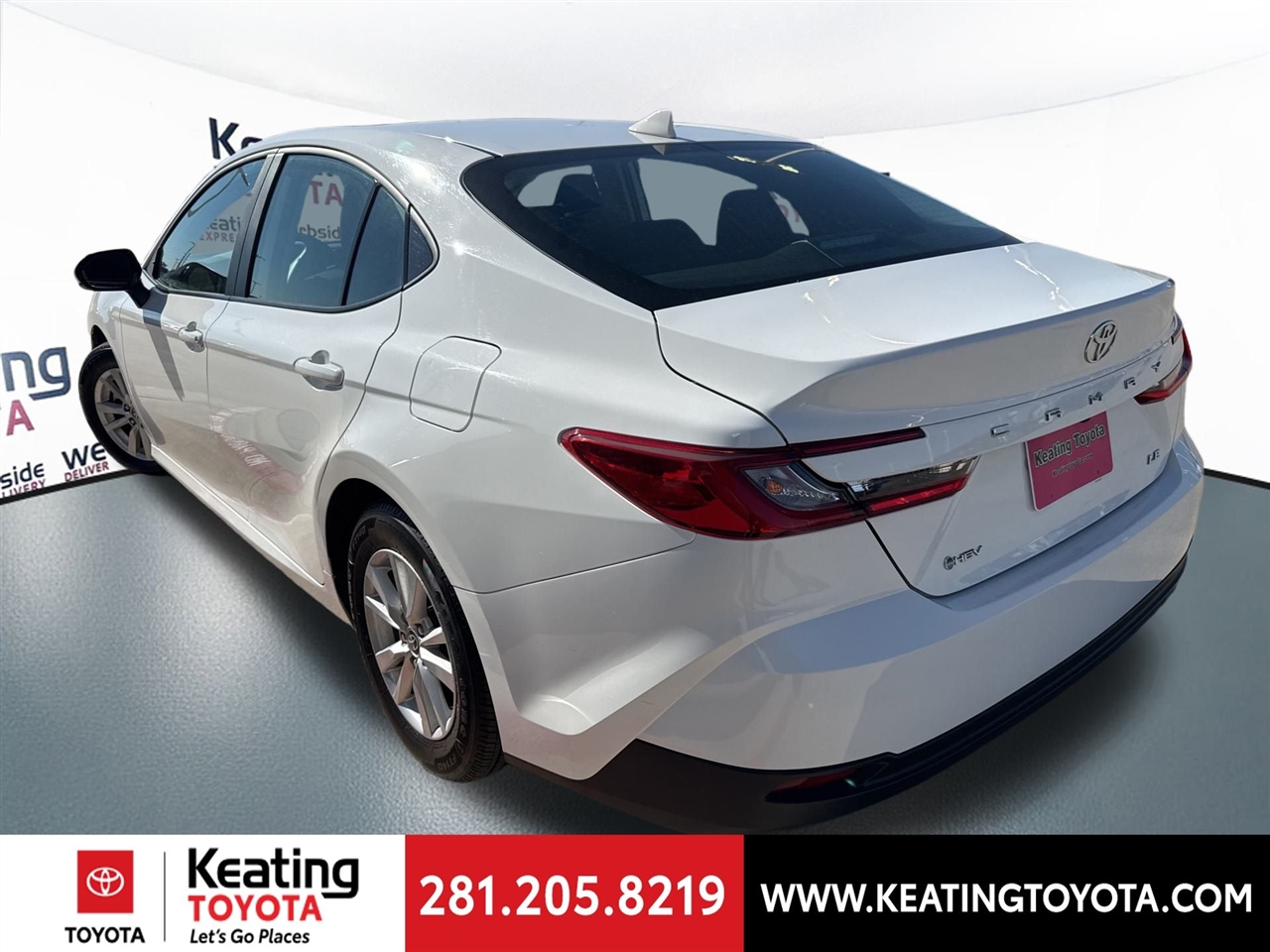 Toyota Camry Hybrid XLE 2025