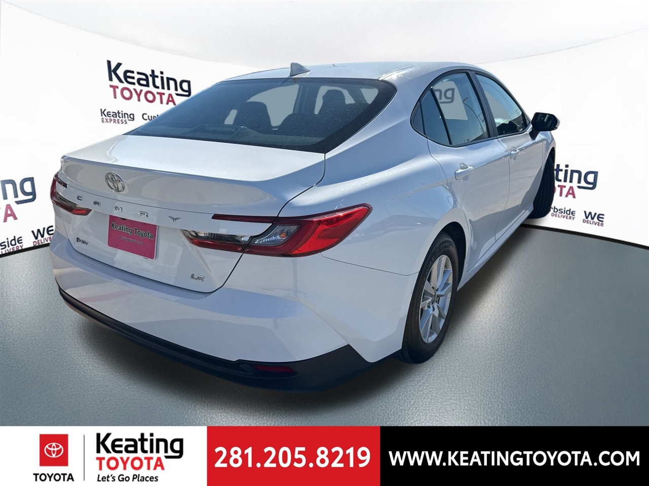 Toyota Camry Hybrid XLE 2025