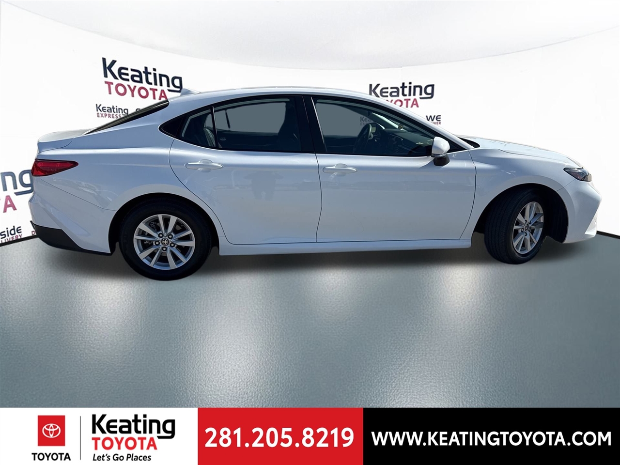 Toyota Camry Hybrid XLE 2025