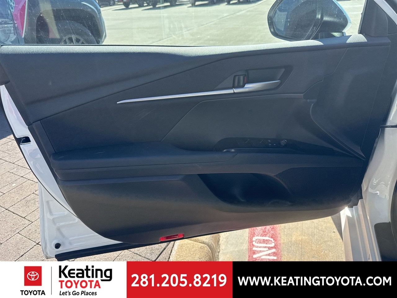 Toyota Camry Hybrid XLE 2025