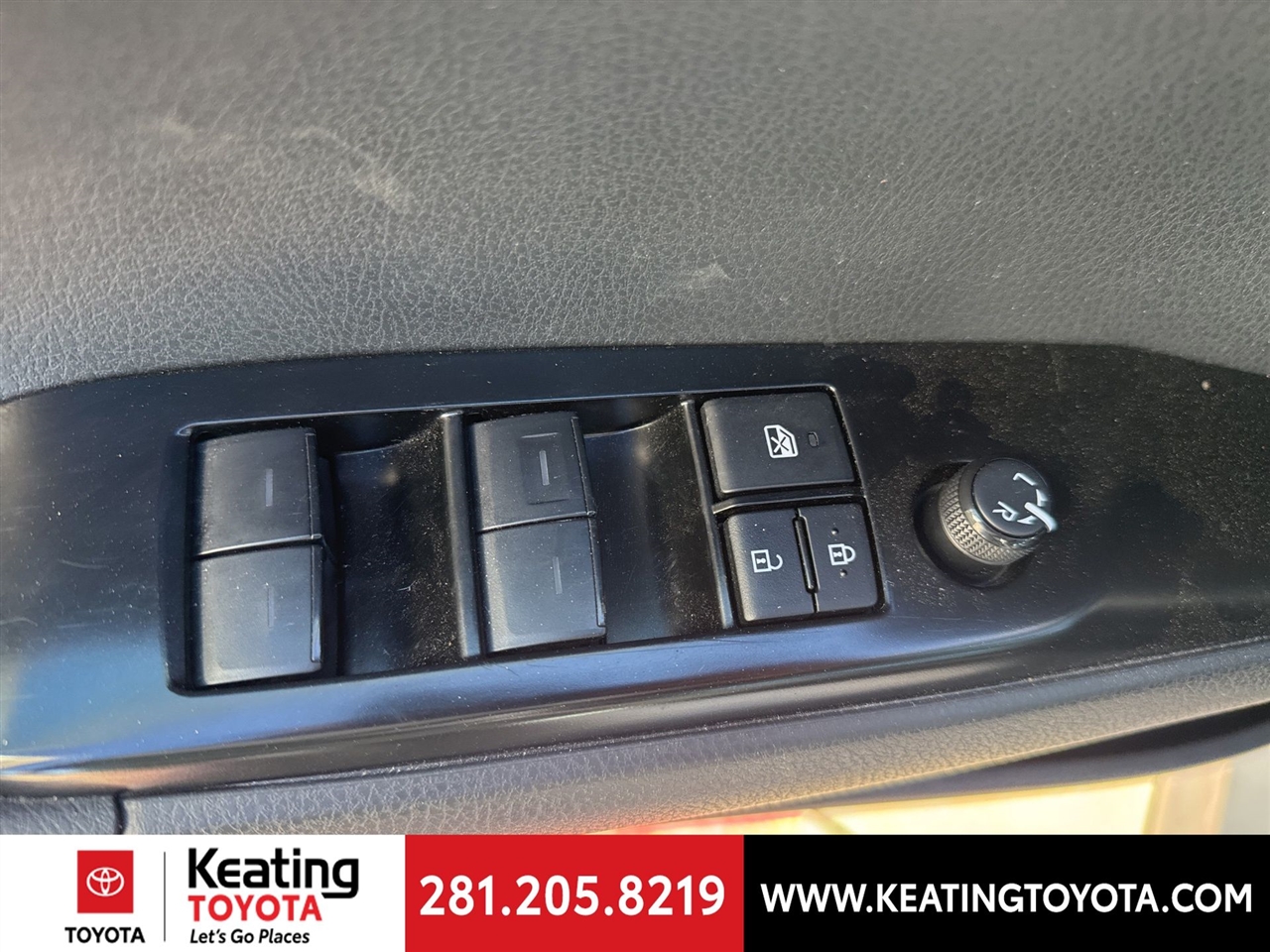 Toyota Camry Hybrid XLE 2025