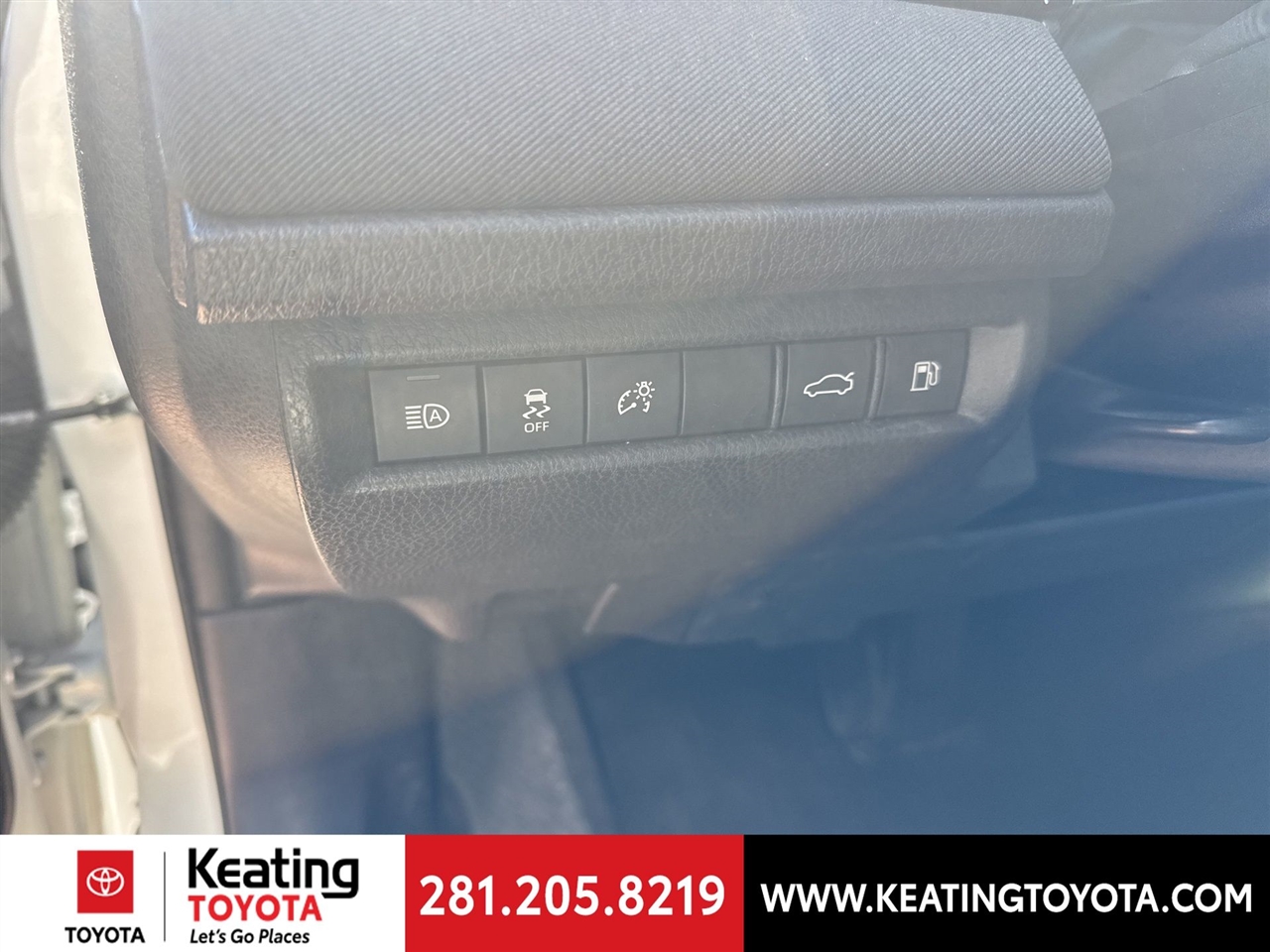 Toyota Camry Hybrid XLE 2025