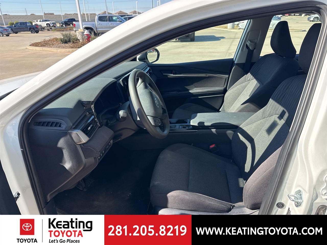 Toyota Camry Hybrid XLE 2025