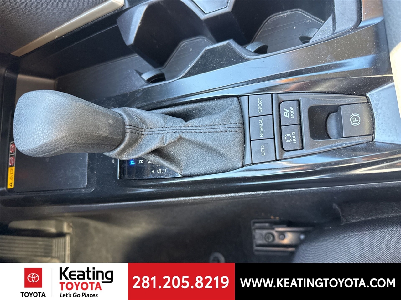 Toyota Camry Hybrid XLE 2025