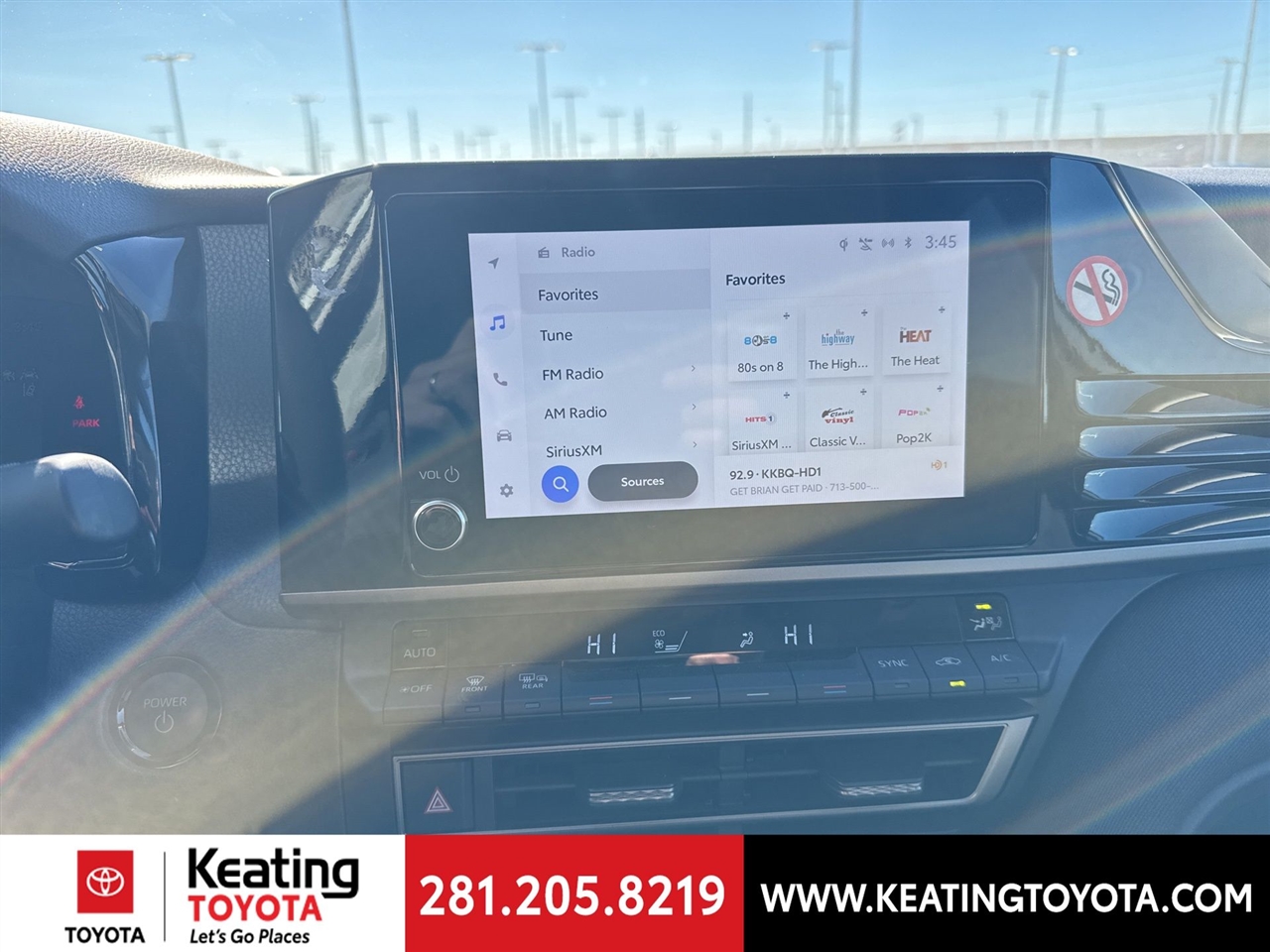 Toyota Camry Hybrid XLE 2025