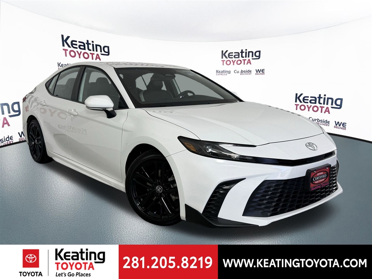 Toyota Camry Hybrid XLE 2025