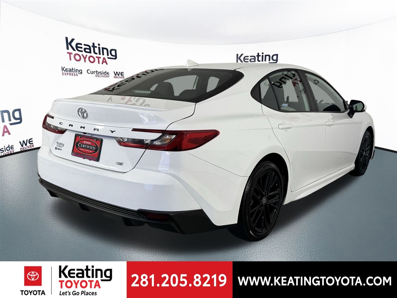 Toyota Camry Hybrid XLE 2025