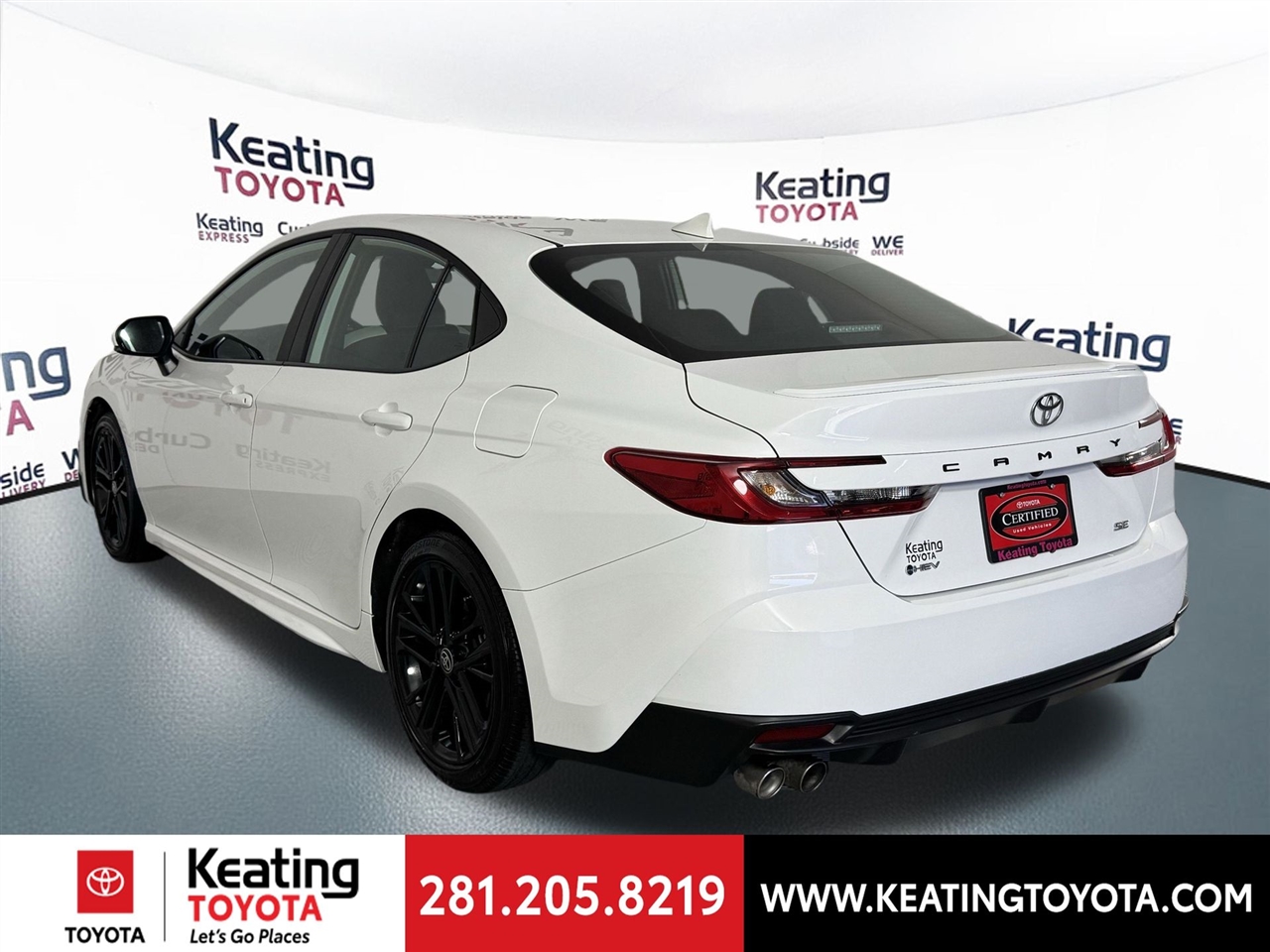 Toyota Camry Hybrid XLE 2025