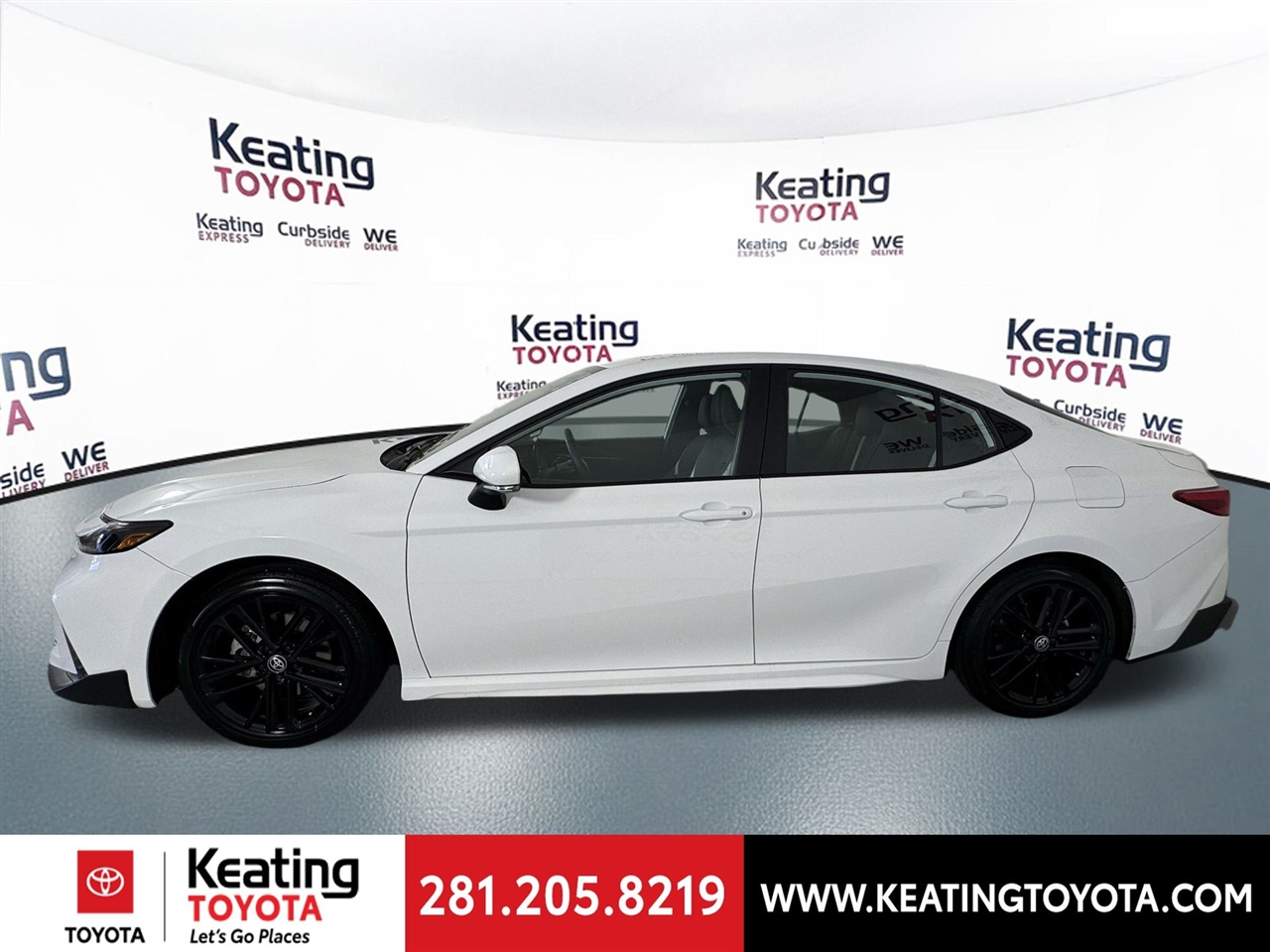 Toyota Camry Hybrid XLE 2025