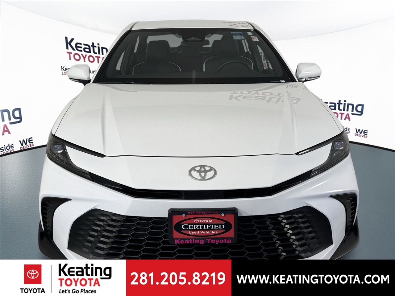 Toyota Camry Hybrid XLE 2025