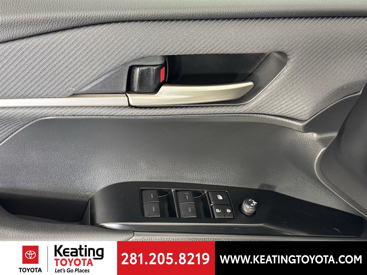 Toyota Camry Hybrid XLE 2025