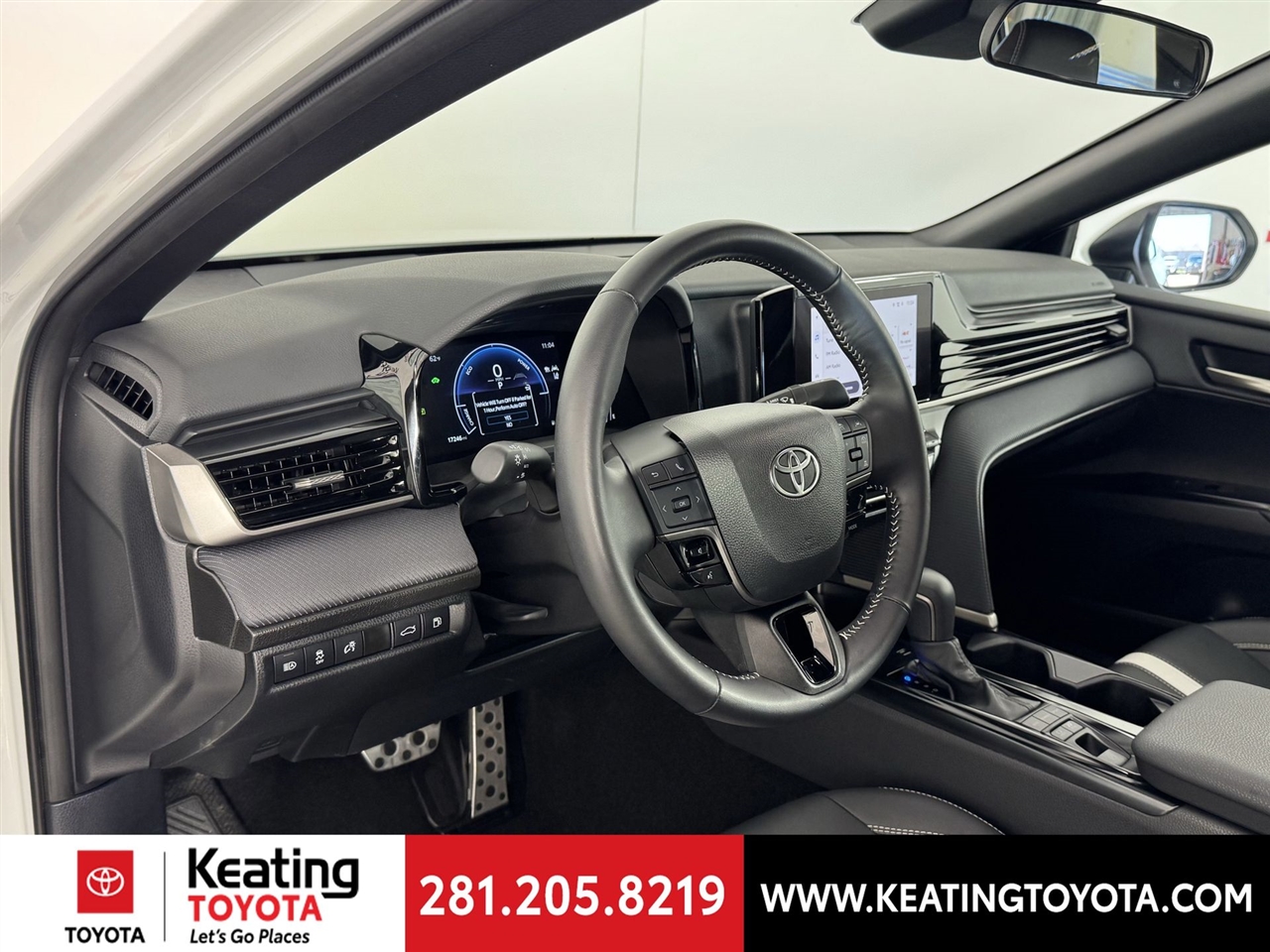 Toyota Camry Hybrid XLE 2025