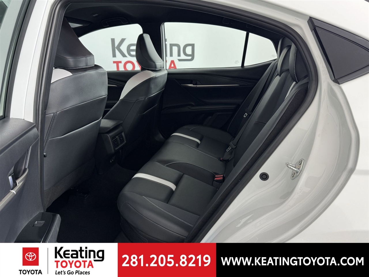 Toyota Camry Hybrid XLE 2025