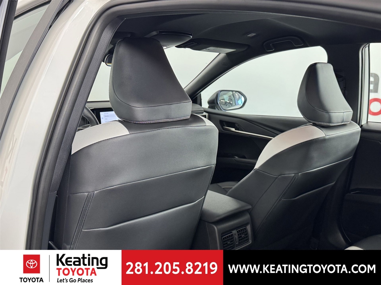 Toyota Camry Hybrid XLE 2025