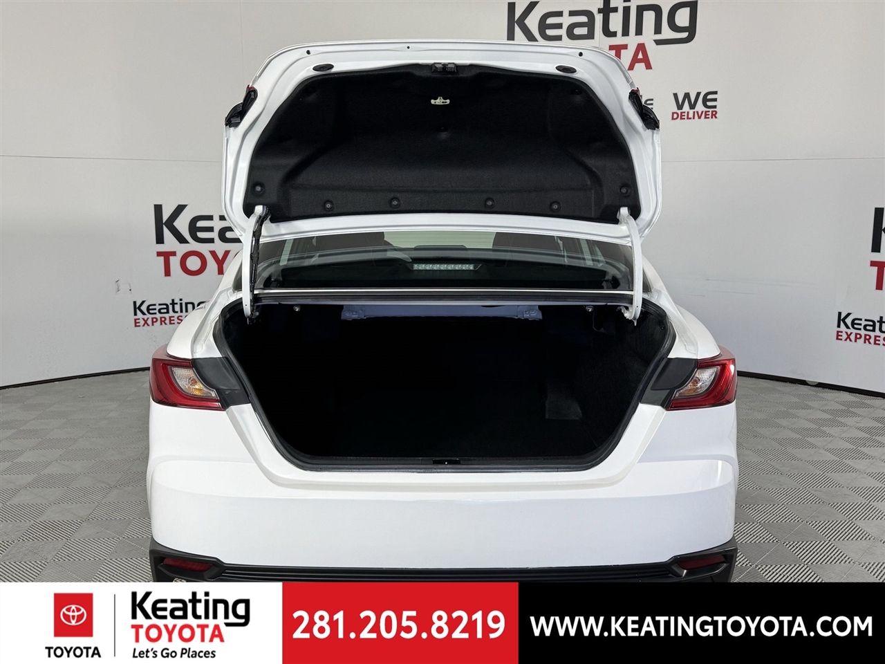 Toyota Camry Hybrid XLE 2025