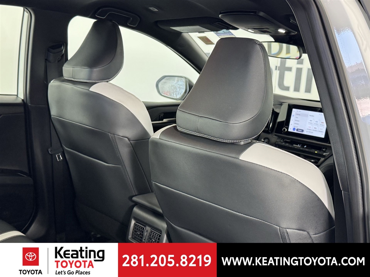 Toyota Camry Hybrid XLE 2025