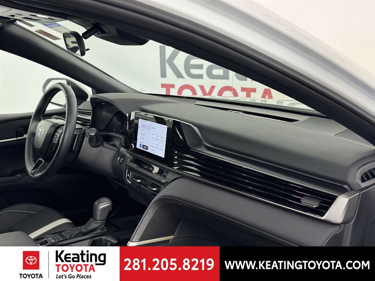 Toyota Camry Hybrid XLE 2025