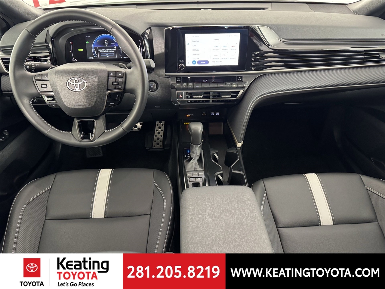 Toyota Camry Hybrid XLE 2025