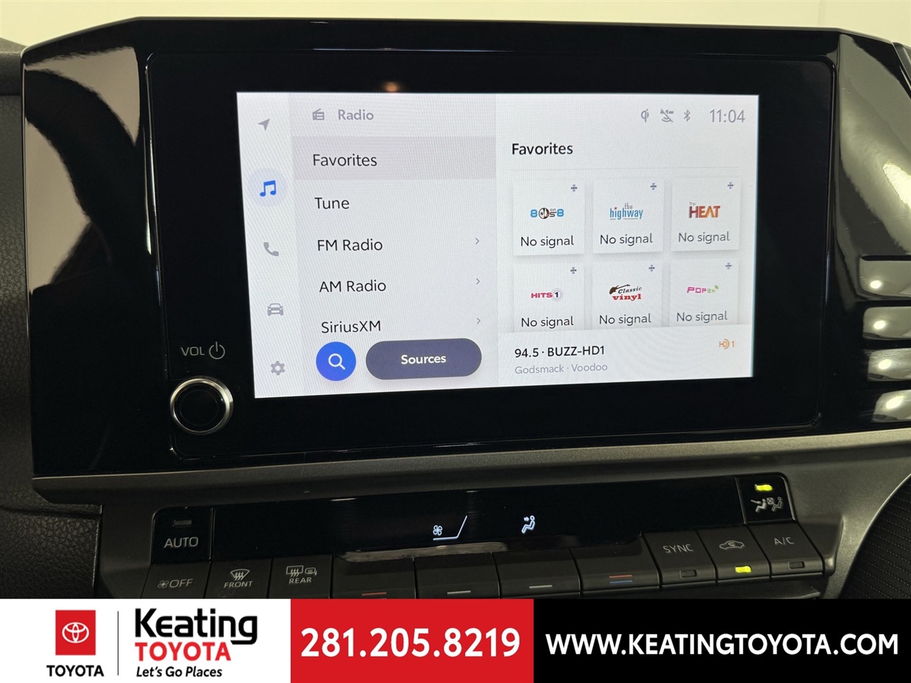 Toyota Camry Hybrid XLE 2025