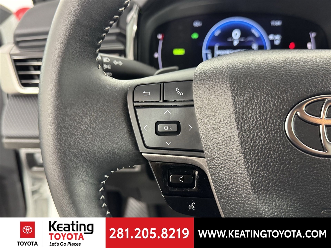 Toyota Camry Hybrid XLE 2025