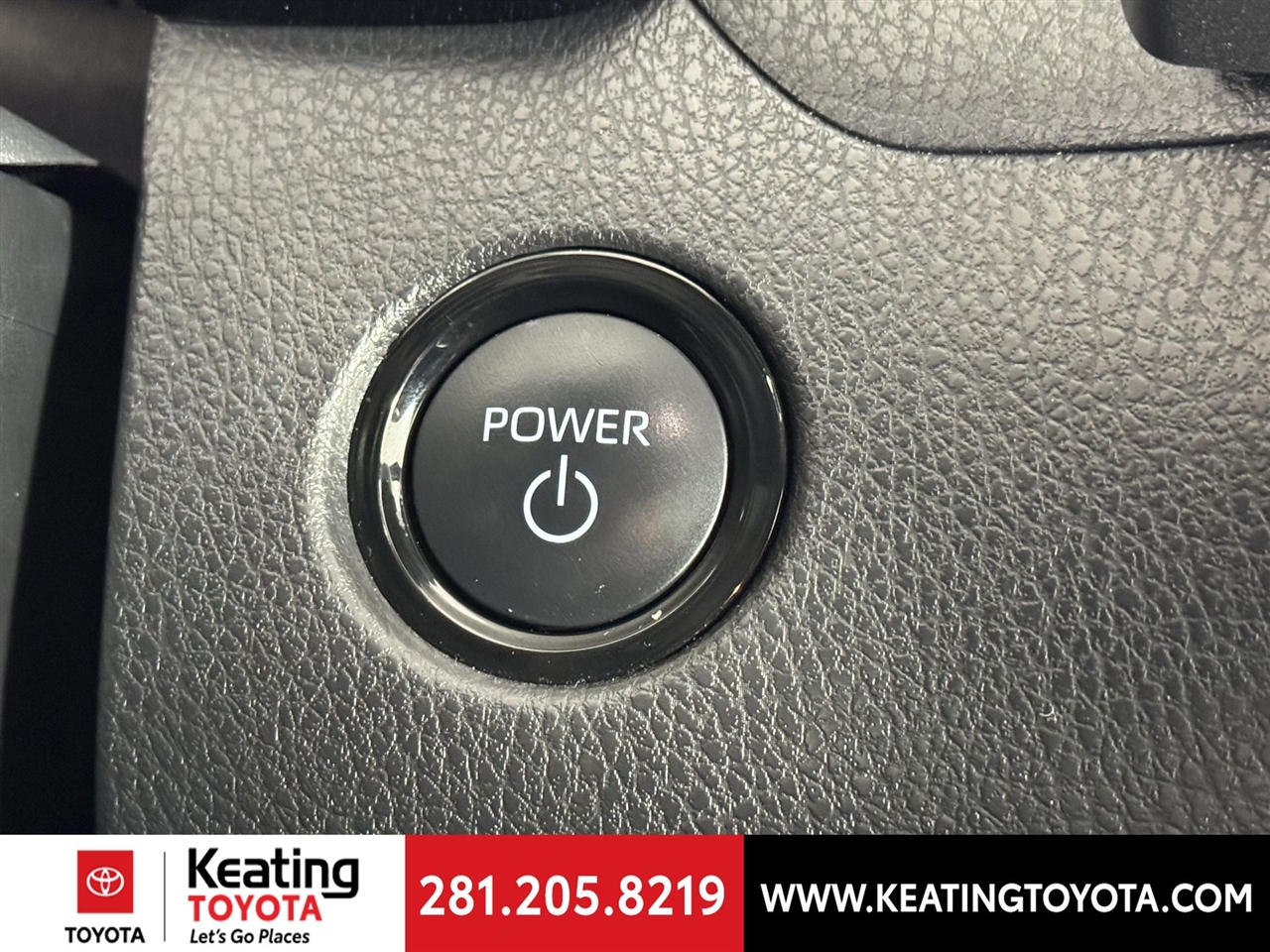 Toyota Camry Hybrid XLE 2025