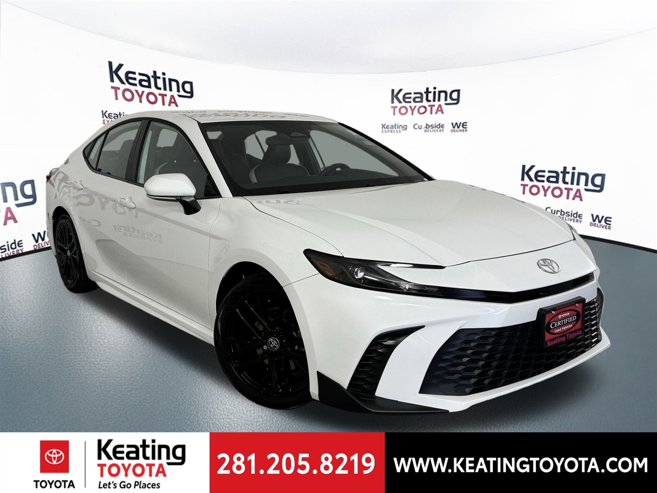 Toyota Camry Hybrid XLE 2025