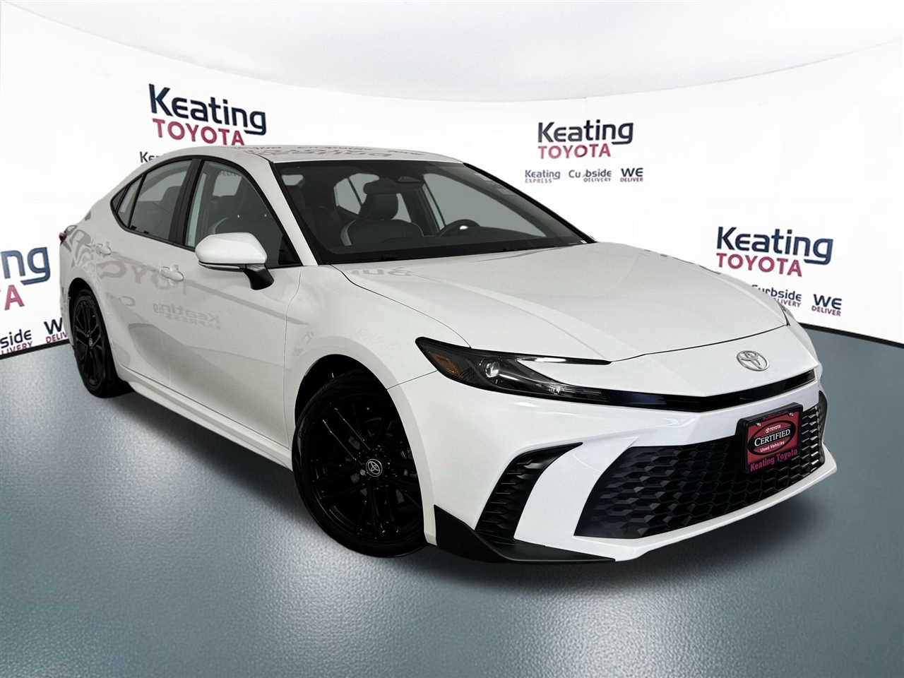 Toyota Camry Hybrid XLE 2025