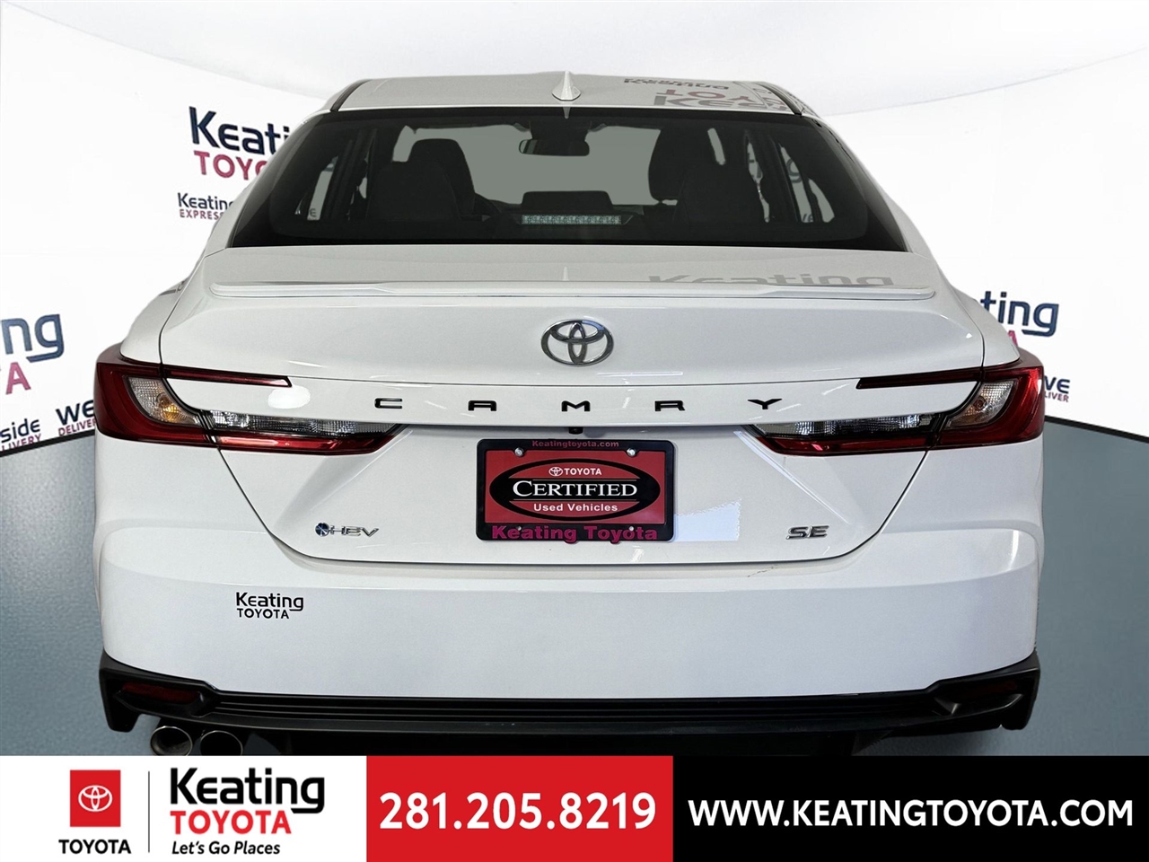 Toyota Camry Hybrid XLE 2025