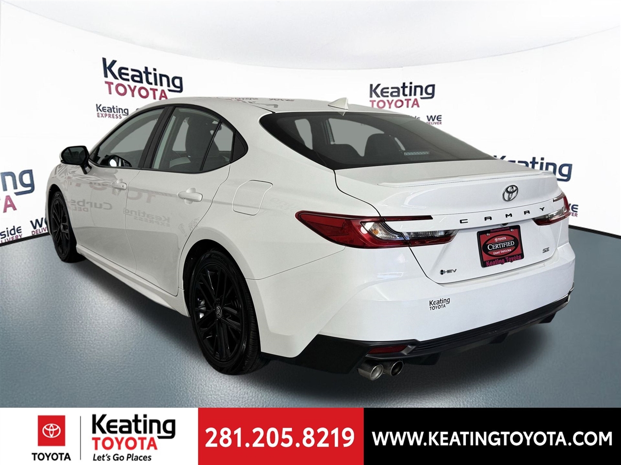 Toyota Camry Hybrid XLE 2025