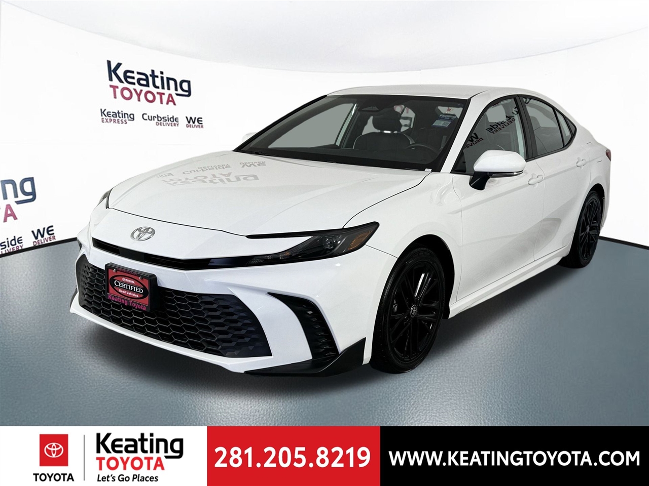 Toyota Camry Hybrid XLE 2025