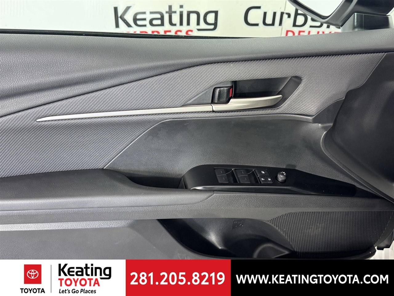 Toyota Camry Hybrid XLE 2025