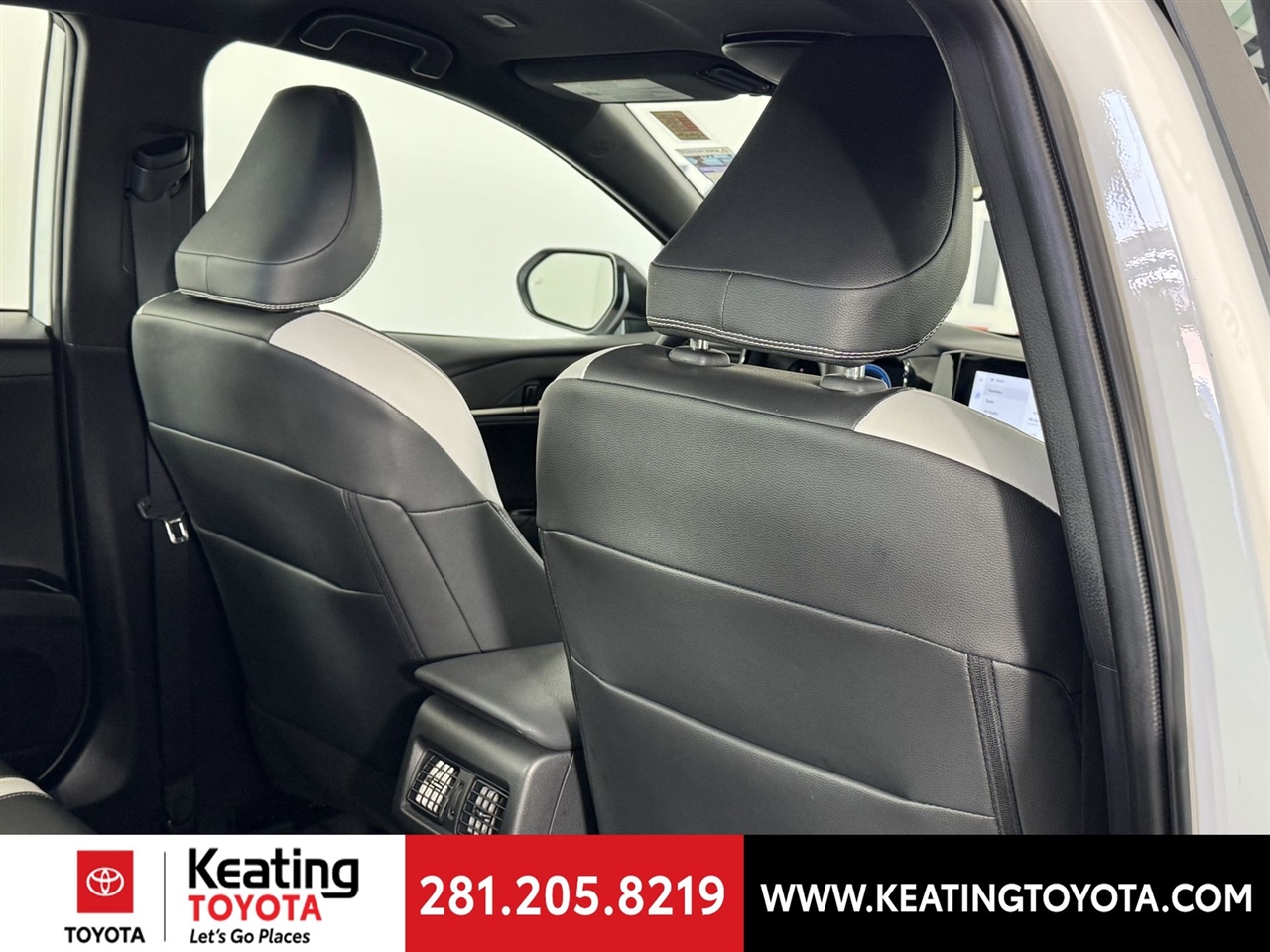 Toyota Camry Hybrid XLE 2025