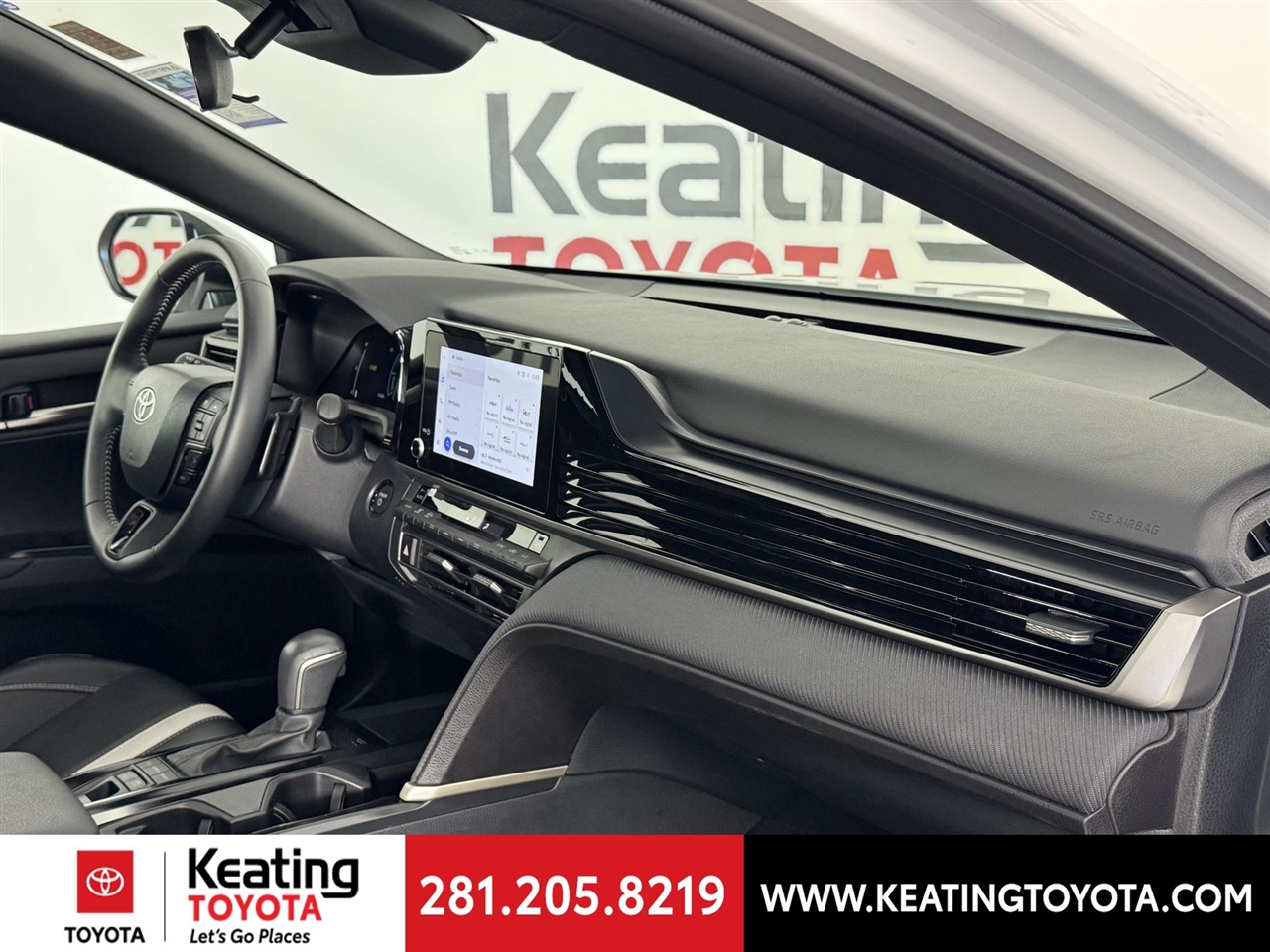 Toyota Camry Hybrid XLE 2025