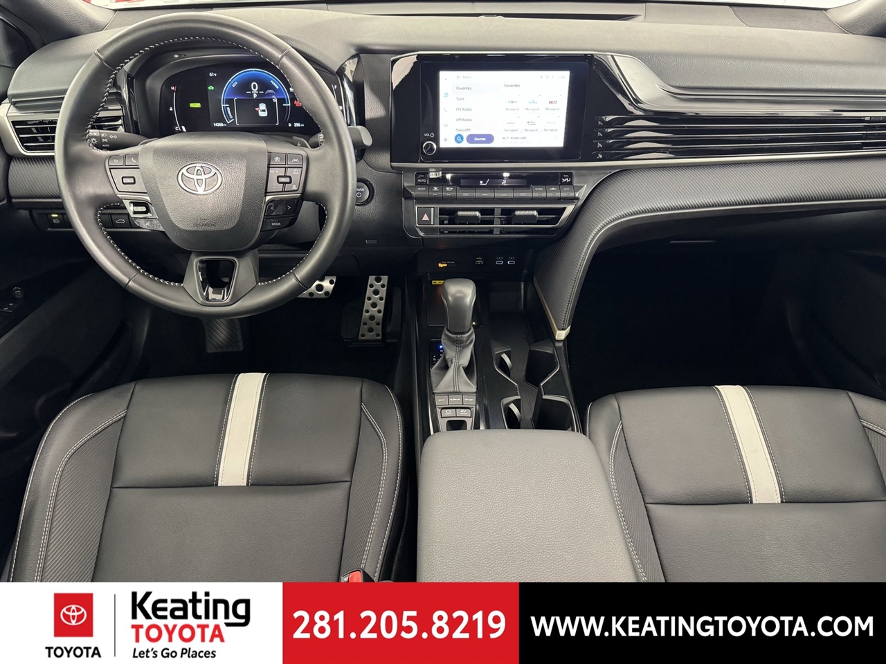 Toyota Camry Hybrid XLE 2025