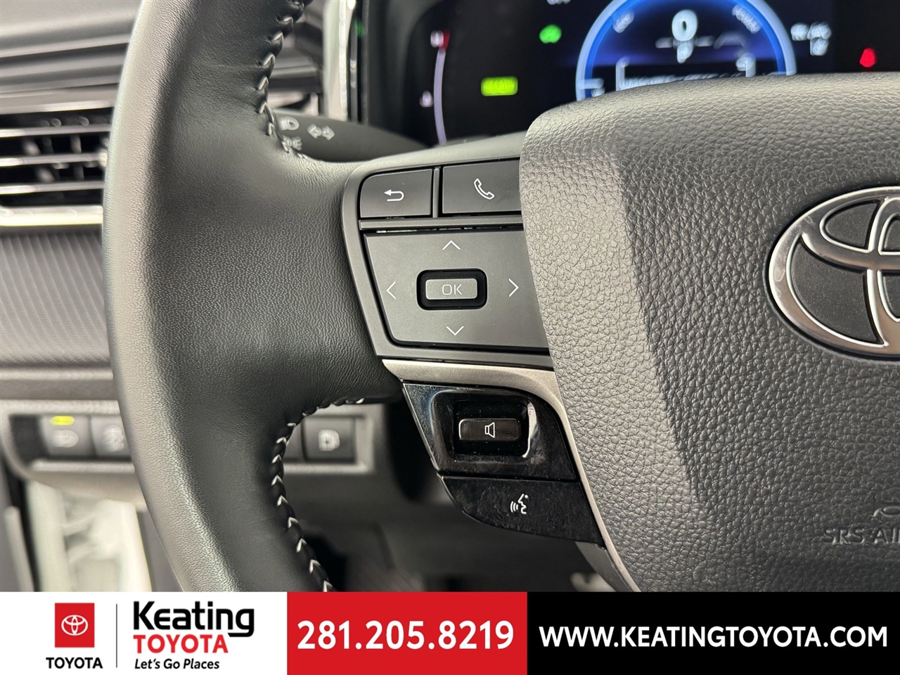 Toyota Camry Hybrid XLE 2025