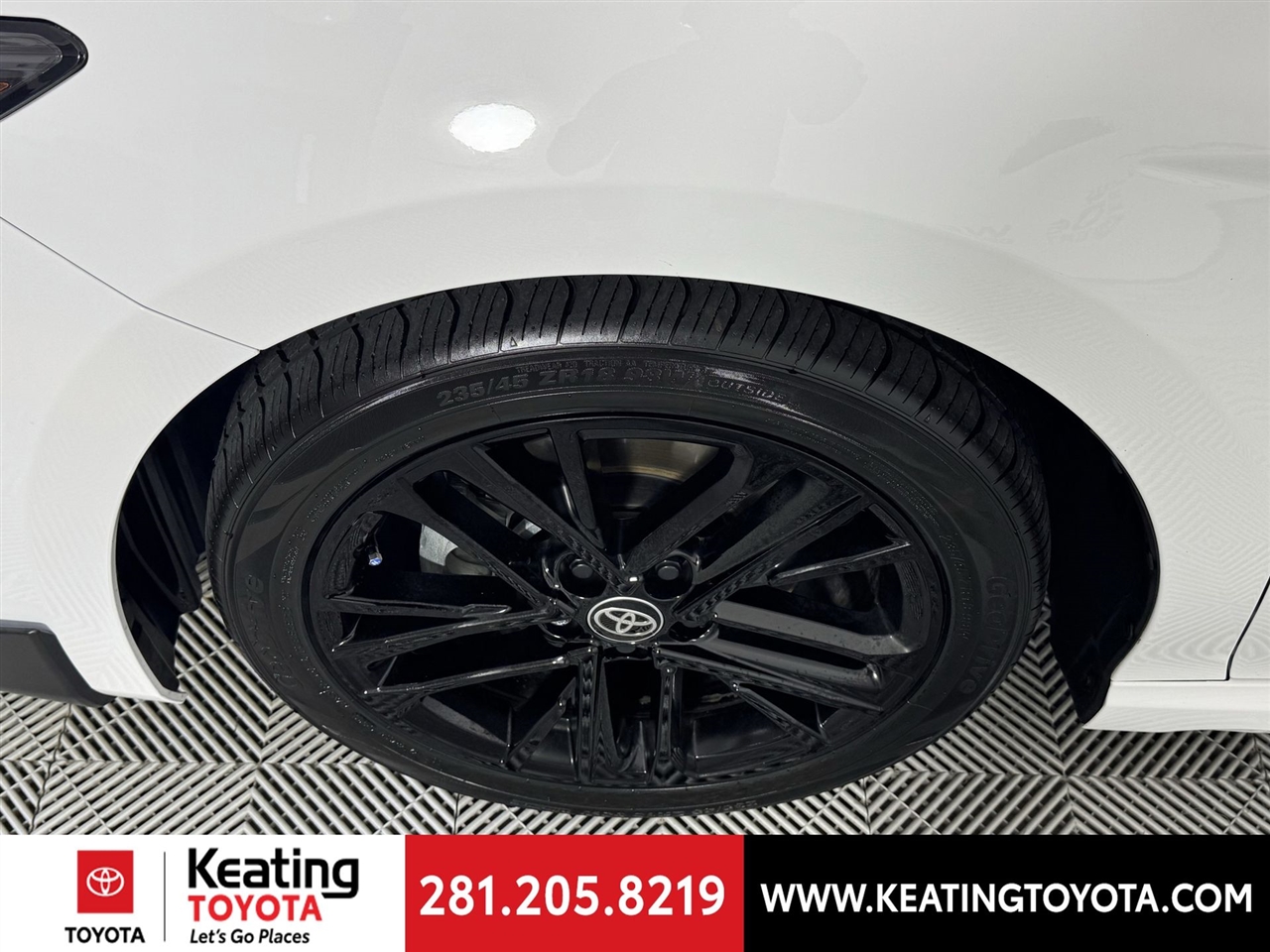 Toyota Camry Hybrid XLE 2025