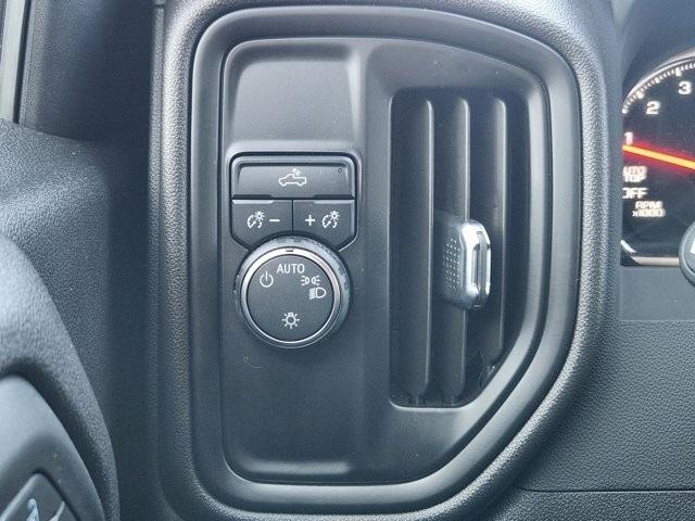 Chevrolet Silverado 1500 Custom Crew Cab 2WD 2023