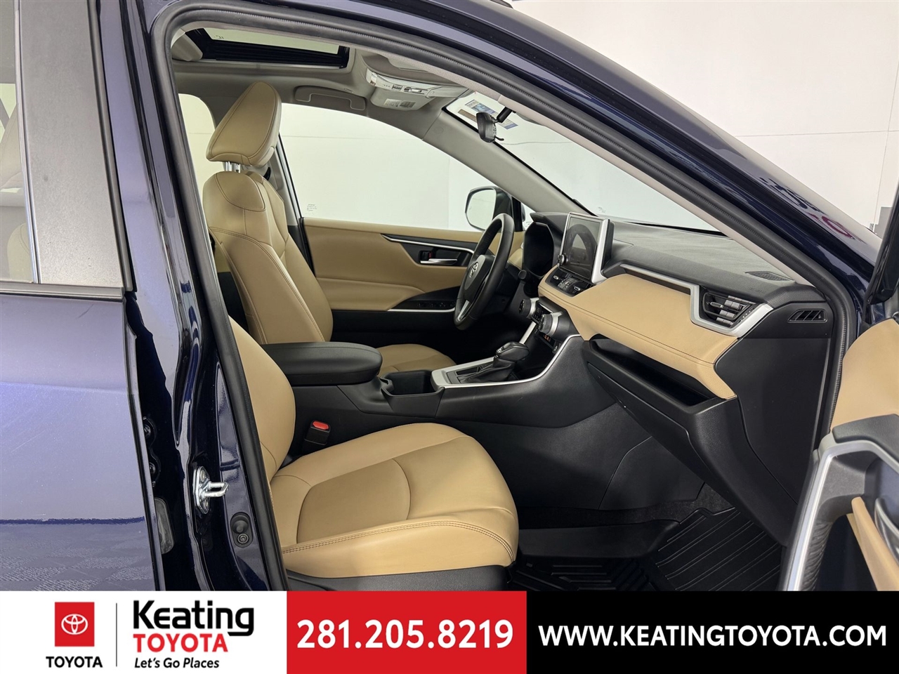 Toyota RAV4 XLE Premium 2024