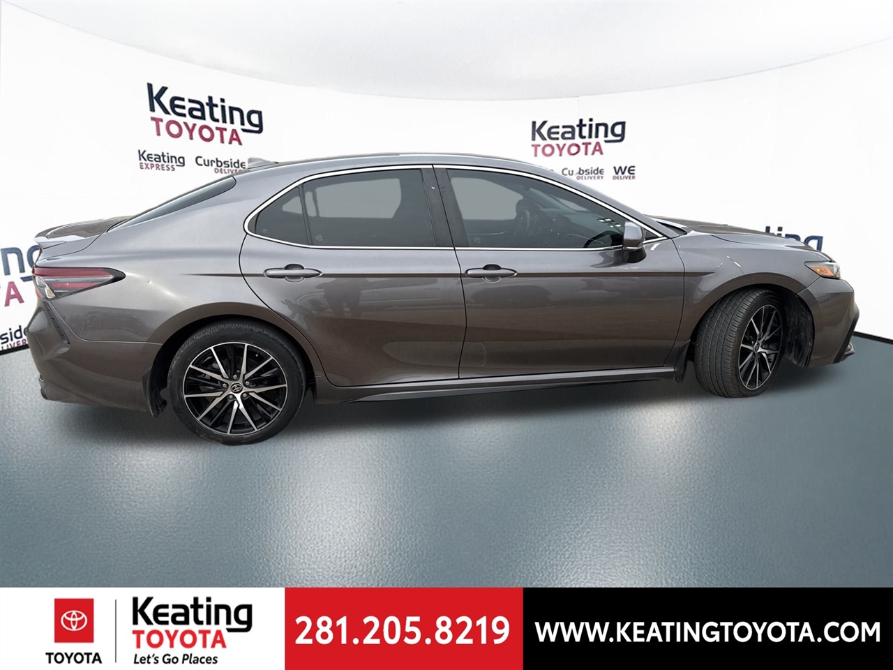 Toyota Camry SE 2023