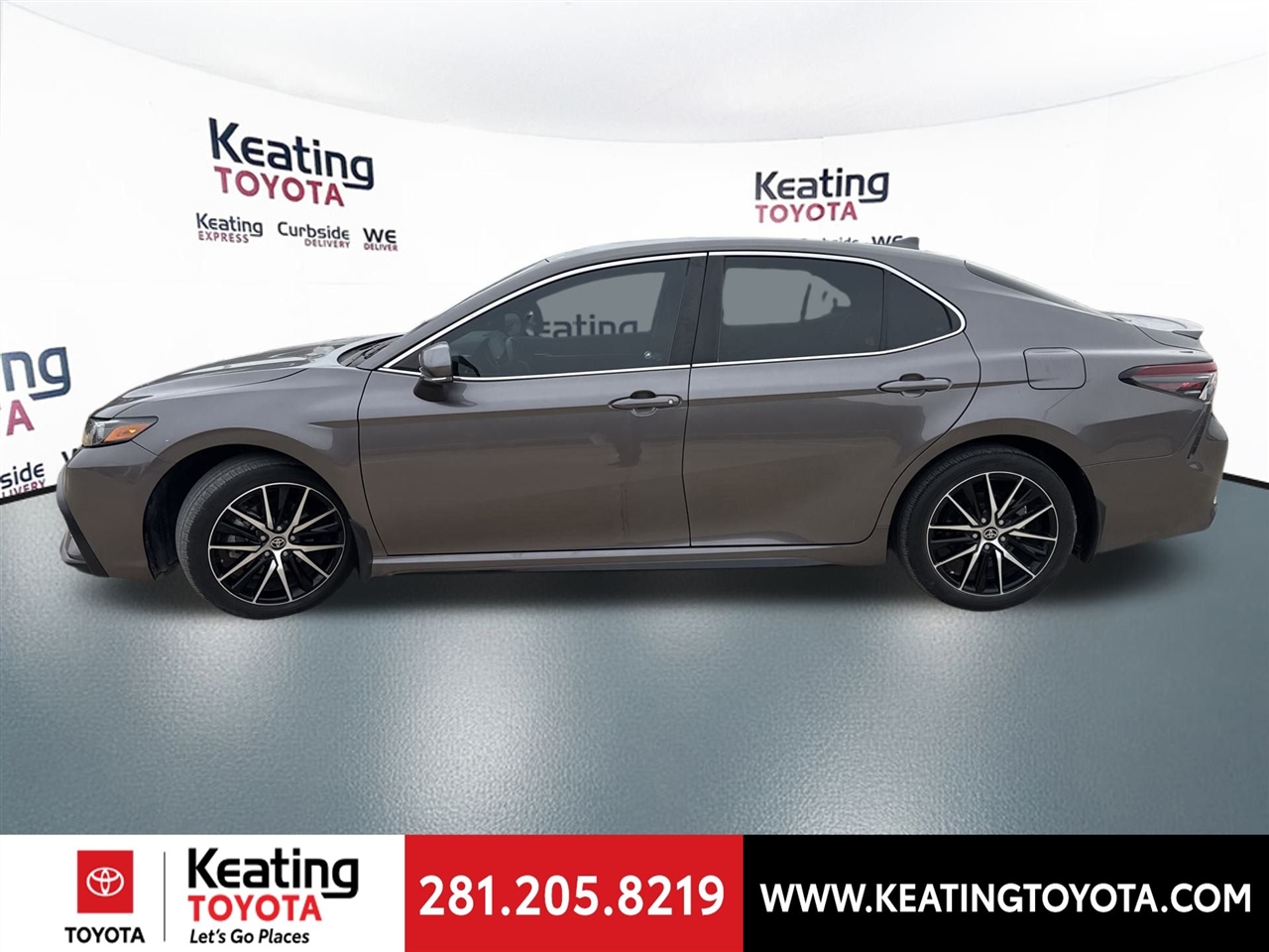 Toyota Camry SE 2023