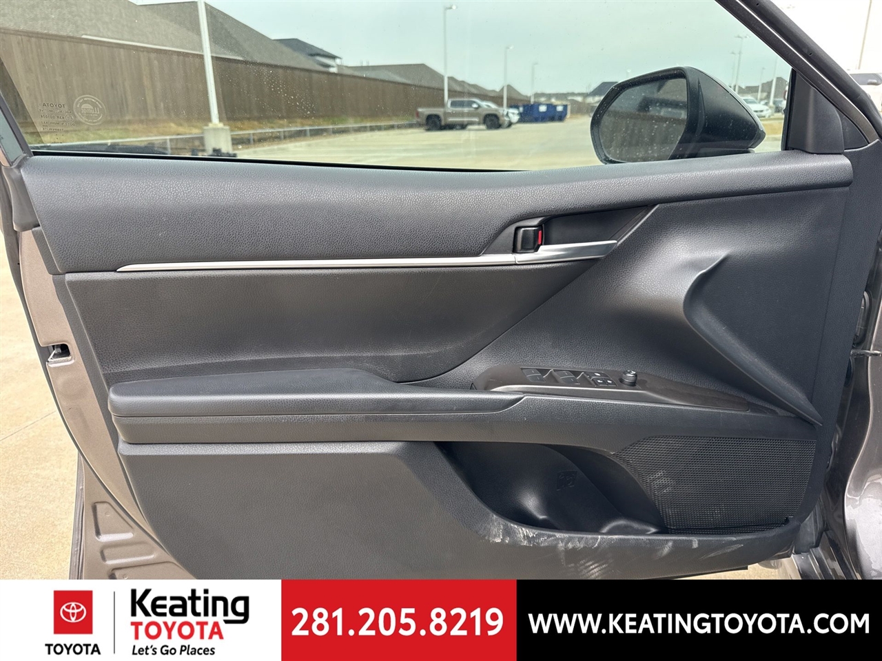 Toyota Camry SE 2023