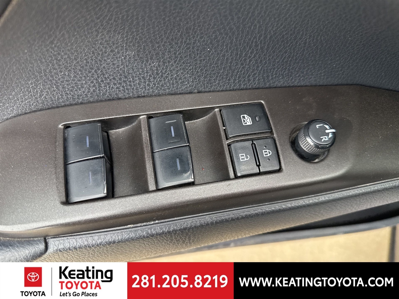 Toyota Camry SE 2023