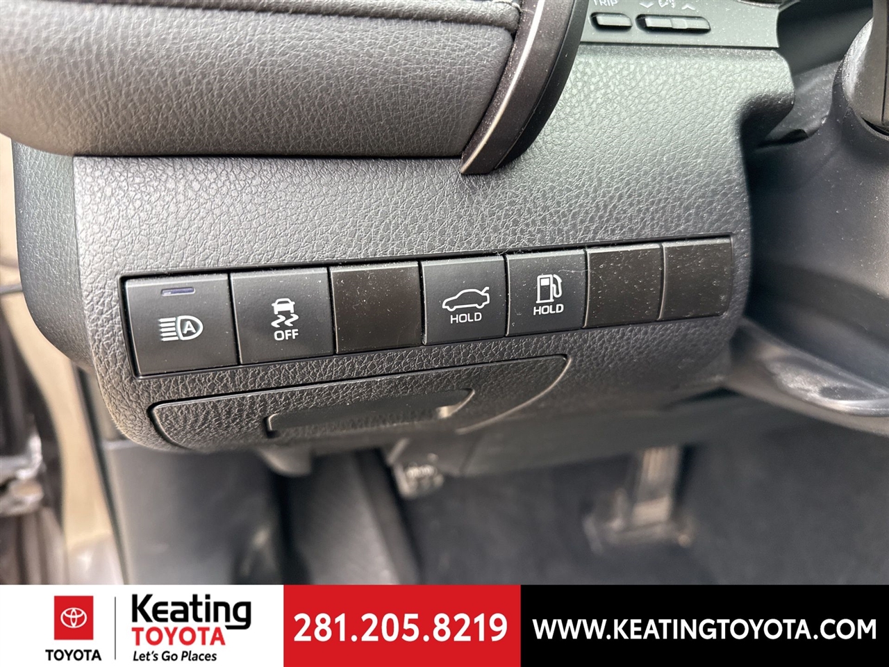 Toyota Camry SE 2023