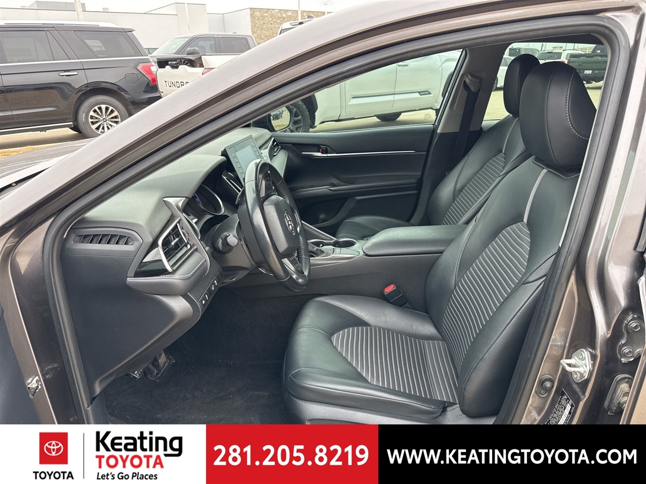 Toyota Camry SE 2023