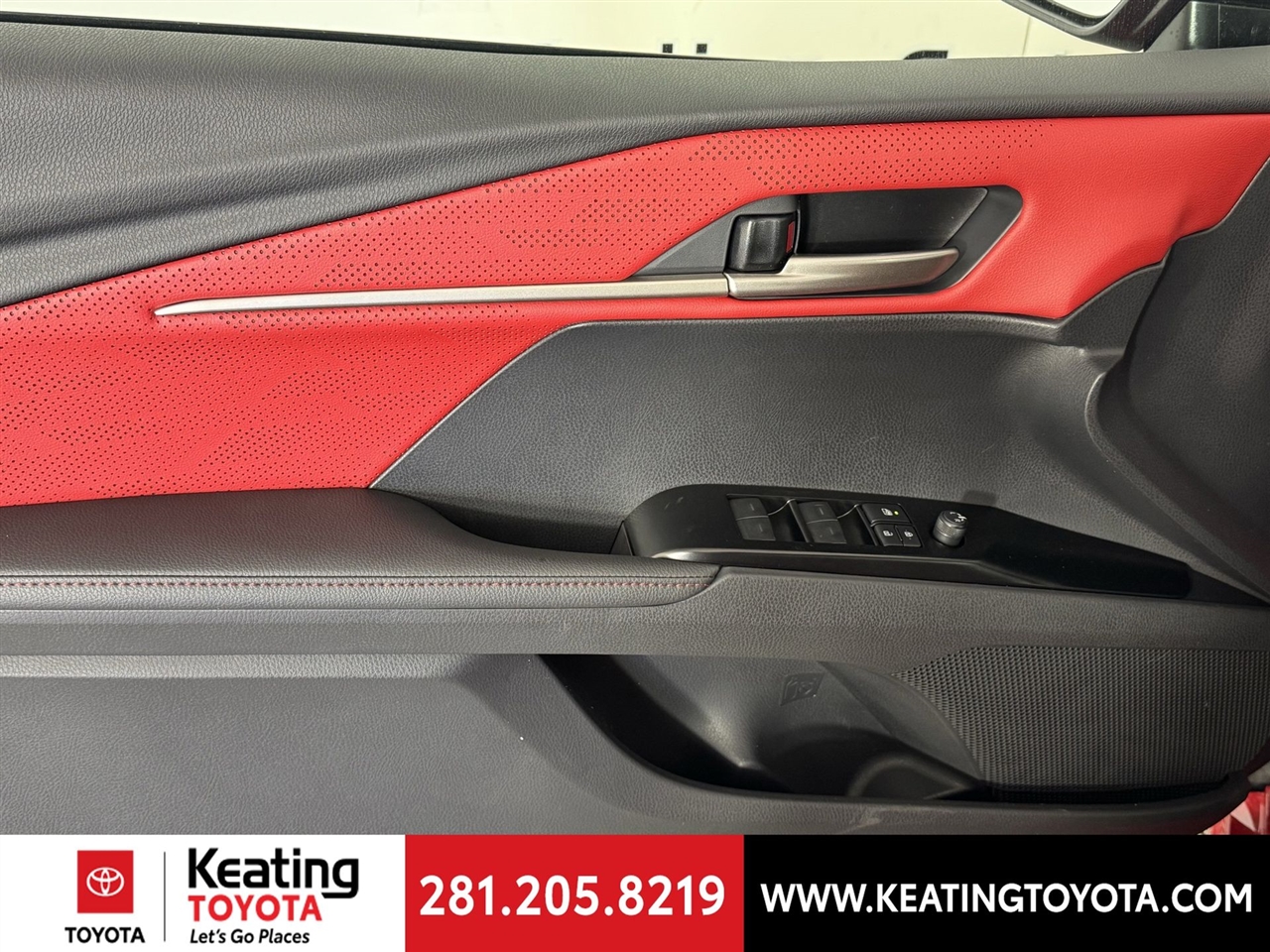 Toyota Camry Hybrid XLE 2026