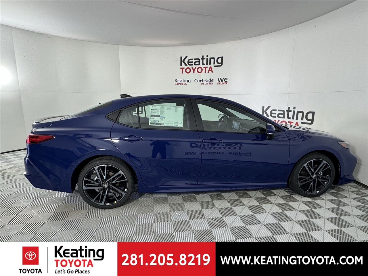 Toyota Camry Hybrid XLE 2026