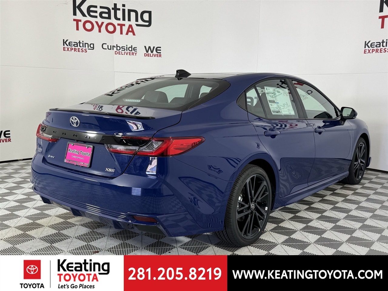 Toyota Camry Hybrid XLE 2026