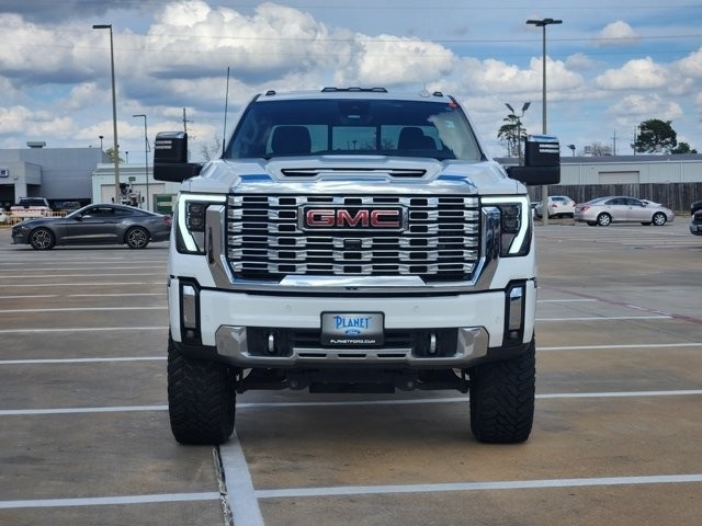 GMC Sierra 2500HD Denali Crew Cab 4WD SB 2024